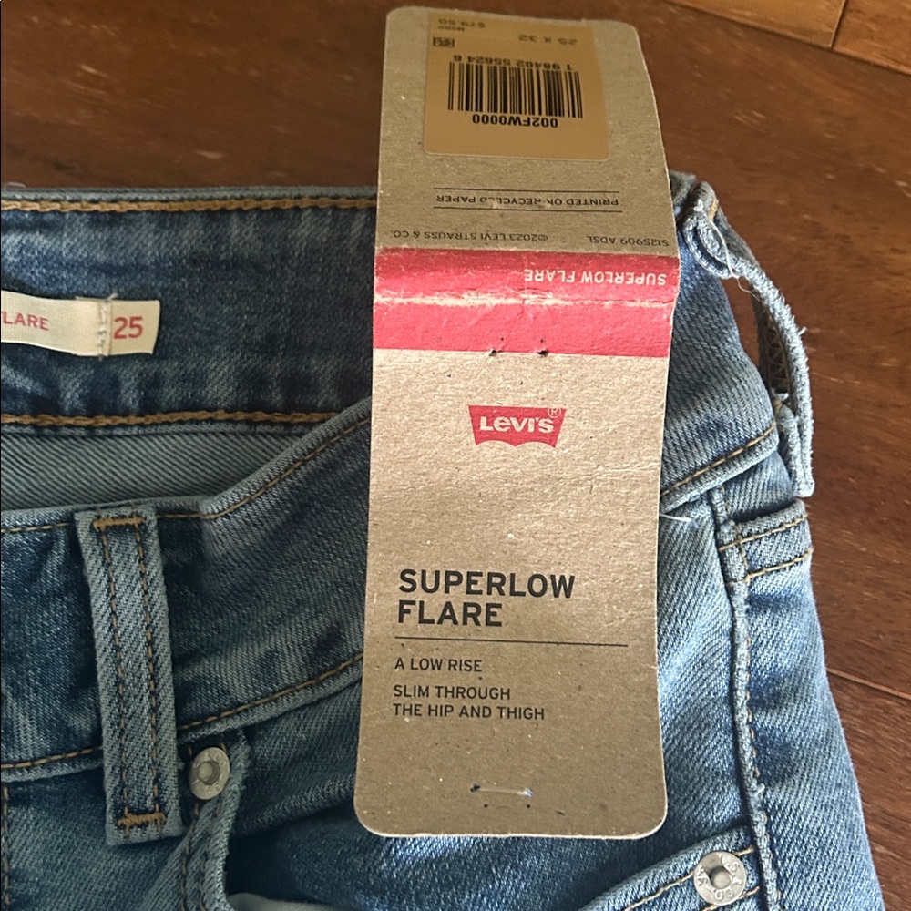 Levi's 70s Style Flare Bell Bottom Jeans -Size 25 - NWT - Picture 3 of 14